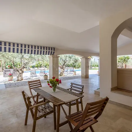 Apartment Mit Ueberdachter Terrasse Und Pool *